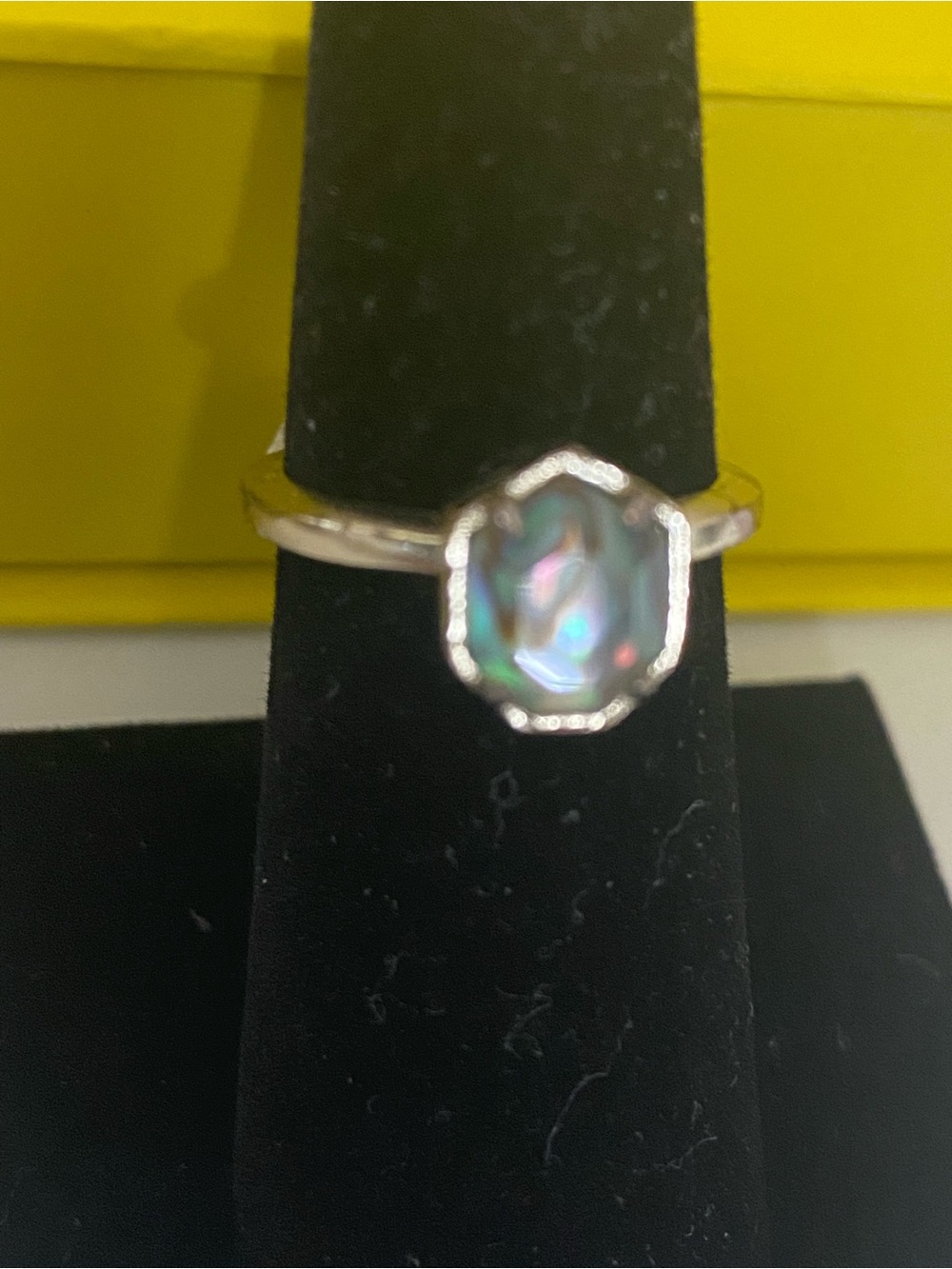 Kendra Scott Gold Tone Ring Sz 6 Iridescent Abalone Ring - Green Blue Pink Tones